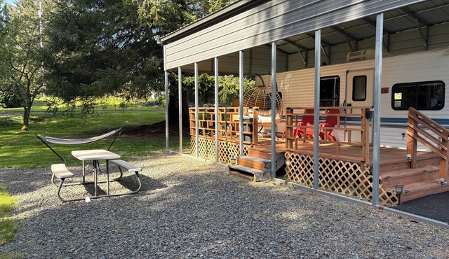 1-bedroom camper trailer minutes from Olympic Peninsula