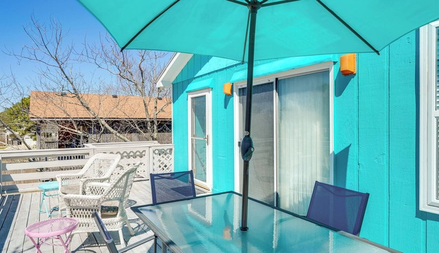 1 Mi to Avalon Pier: Charming Coastal Cottage!