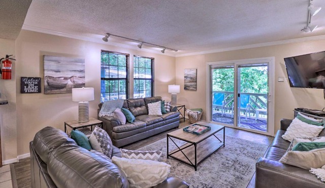 13 Mi to Hot Springs: Serene Royal Home w/Deck!