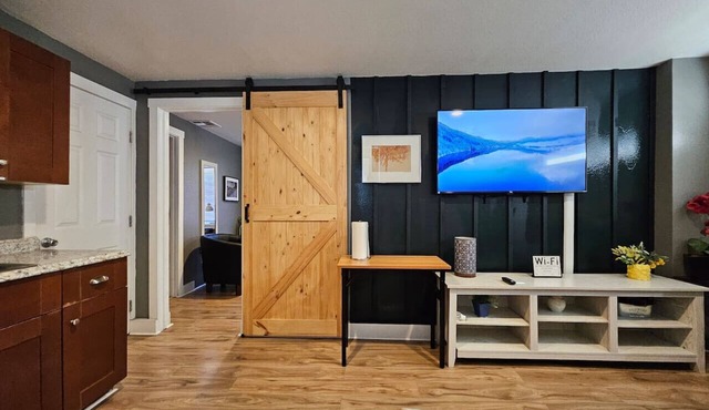 13th Pl Back · Cute & Cozy| Renovated APT in the ♥️ of Phoenix