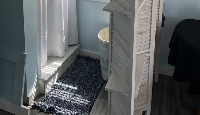 1Room Studio in Sullivan
