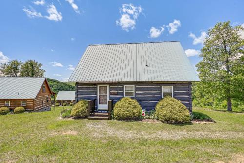 2 Mi to Mabry Mill: Mtn-View Cabin w/Porch!