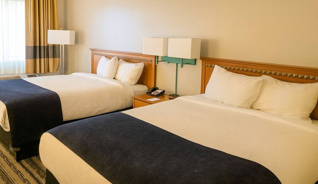 2 units | 2 Double Beds near Window Rock Park 4.8mi | Sauna & Free Breakfast