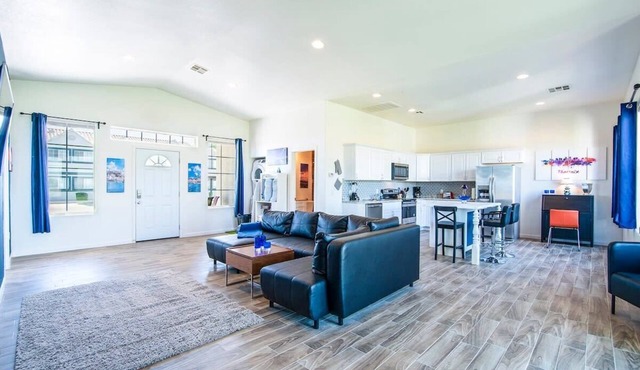 2B- Coolidge Arizona modern masterpiece 2 bd #2B Heated Pool