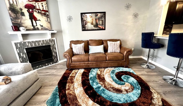 2bd 2.5 ba Sleeps 6 Luxury Townhome, Jacksonville NC. Close To Camp Lejeune