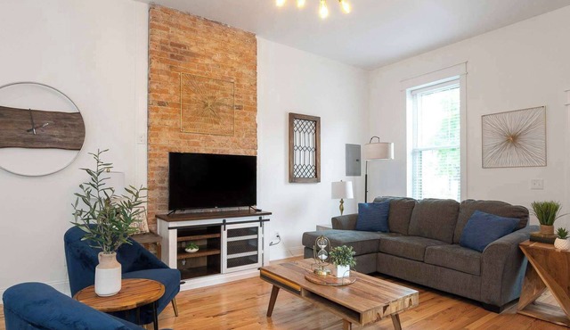 2BR Townhome – Free Parking/Minutes to Stadiums