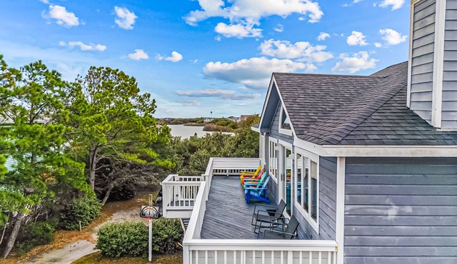2BR with balcony, hammock, full kitchen, & W/D