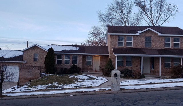 3 Bed, 4 Bath, 2-Story House in Great Neighborhood