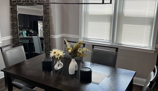 3-bedroom Charm City Rowhome, in great neighborhood, Come stay a while!