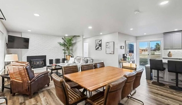 3 bedroom| Large Yard | Grill