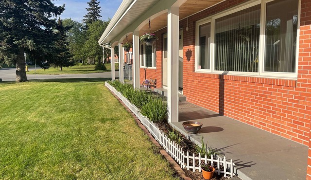 3 Bedrooms-Queen Beds-Stunning Mountain Views-Fire Pit-Walk to Trails-UMed