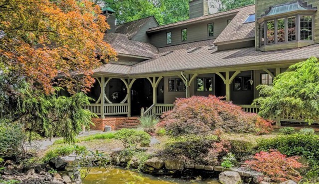 3 Family friendly Waterfront homes w/pool, private property with amenities!
