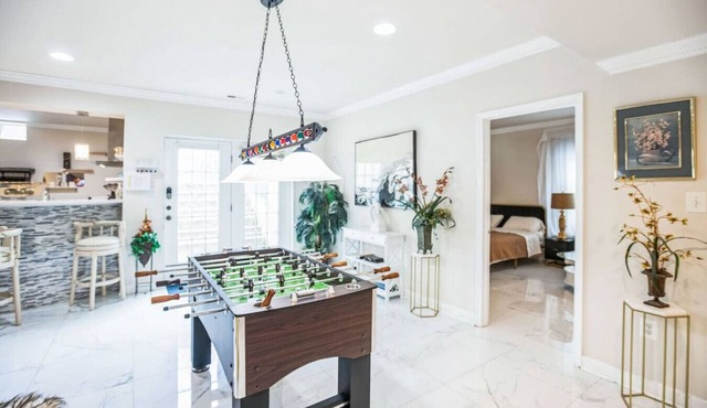 372a) Cozy Lower-level Retreat 3 Rooms+pool Table in Silver Spring