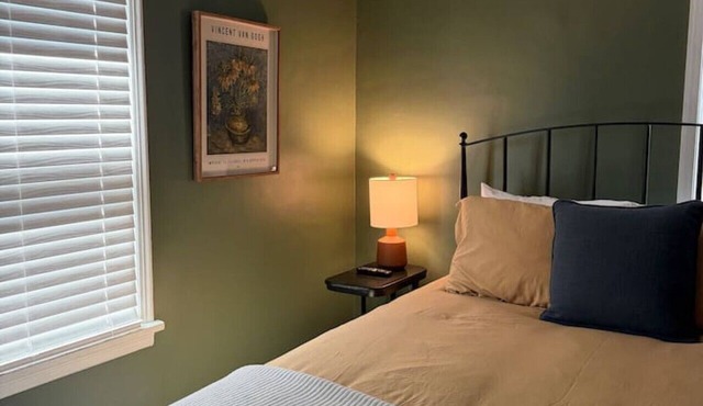 3bd/1.5bth-NEW Cottage Retreat-2 mi from casino