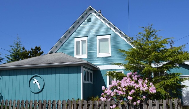 3Bed/2Bath 1 block to Beach/Prom, Jetted Tub, Gas Fireplace, Homey