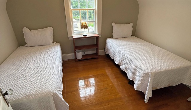3BR/2BA Cottage Sleeps 8 Short Walk to Smith River – Martinsville