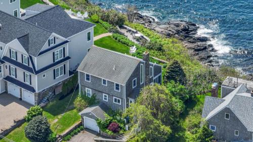 3BR Oceanfront on Nubble Cliffs in York