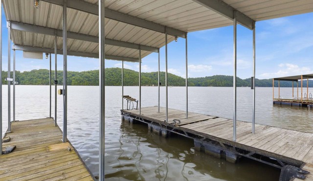 4 bedroom-3 Bath Lakefront Home with Private Dock