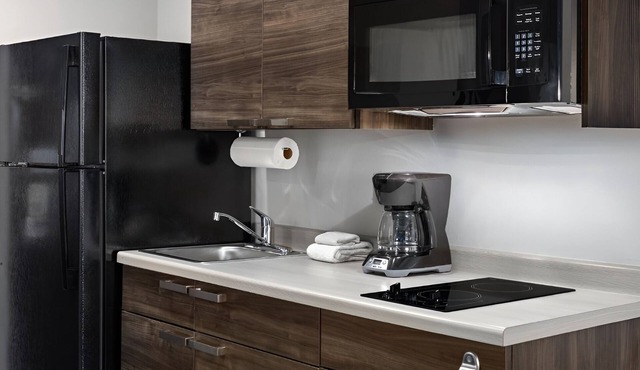 4 Pet-Friendly Rooms with Kitchen and Outdoor Grill Close to Restaurants & Parks
