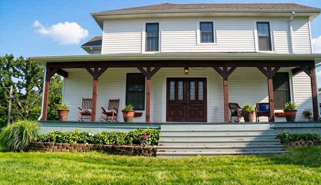 4bd/3ba Farmhouse Located Between Springfield and Branson, MO