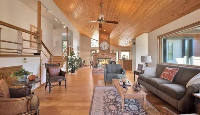 4Bd Sleeps 8 Firepit Views 8 min from Whiskey Row Outdoor games