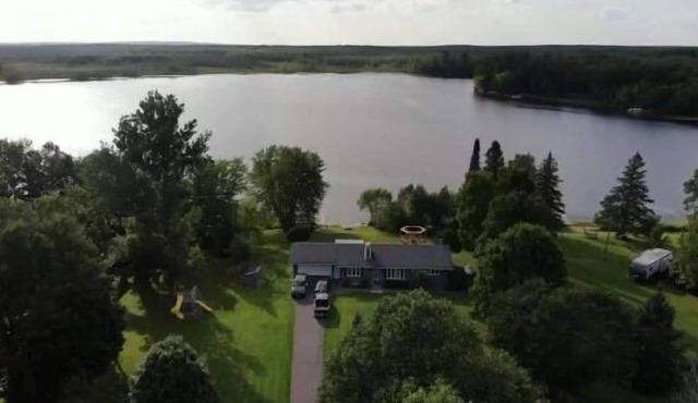 5 bedroom 3- bath 8 people capacity pontoon included in Winter Wis.