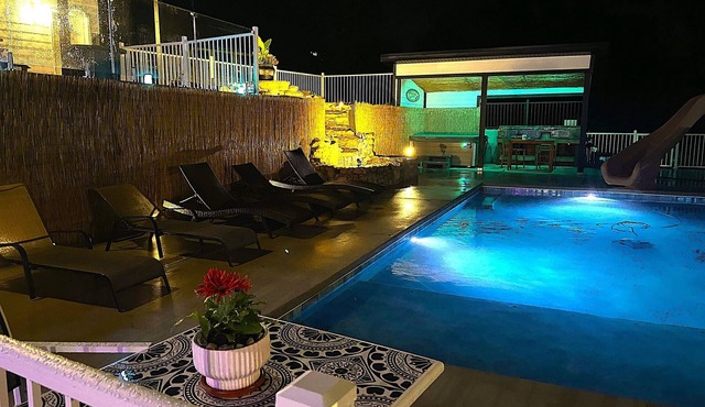 5-Villa Reunion Compound | Sleeps 29 | Boat Dock