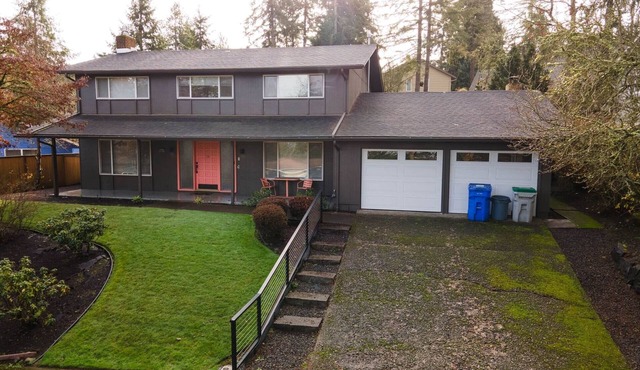 6BR-Spacious-Bright-Modern in Eugene