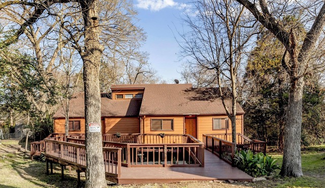 A&M Cabin-Pool Table Deck BBQ-10mins Kyle Field