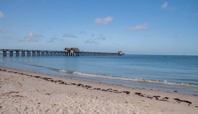 A resort property with plenty of amenities and close to downtown Naples