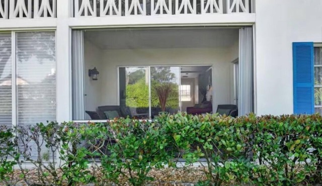 A tranquil Oasis in the heart of Naples, your ideal home away from home