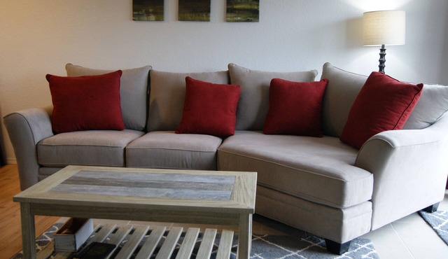 Amazing 2-bdrm condo close to beach with WiFi and Fireplace