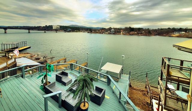Amazing Lake front Home with New Fall Specials Book Now