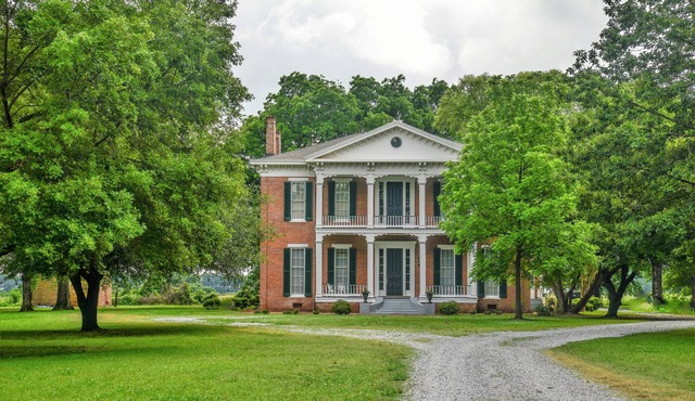 Apothecary Cottage - 1BR Suite at The Belmont 1857