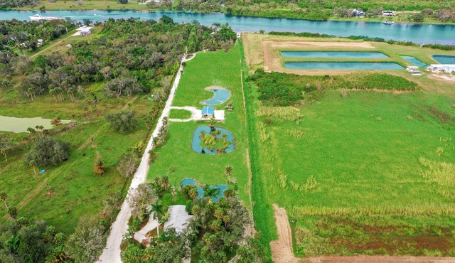 Aria Oasis~King Bed, Privacy, Ponds, Cows, Luxury. Weddings, Events, Retreats!