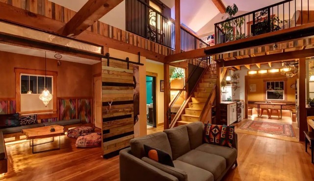 Artistic timberframe in the heart of the City
