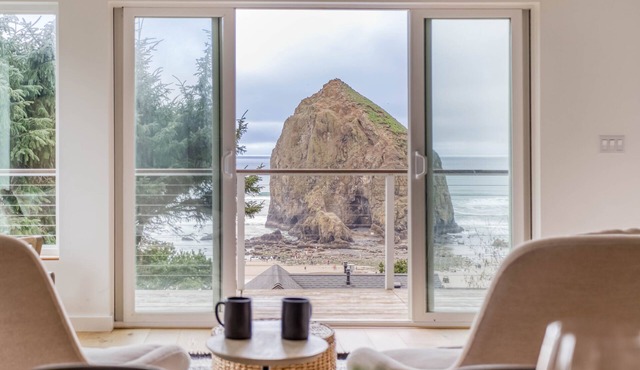 Astonishing Views of Haystack Rock, Fully Furnished Deck, Sleek Modern Style!
