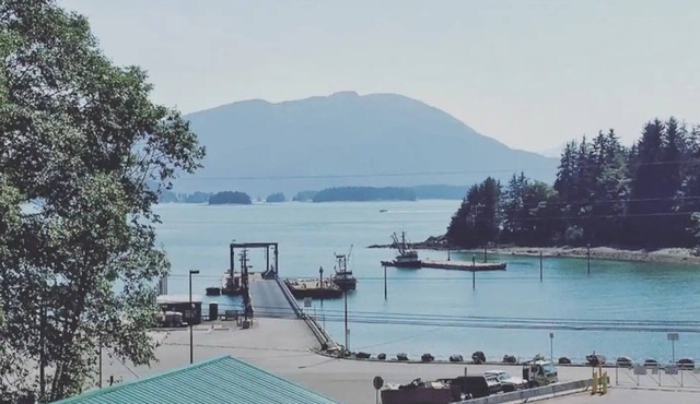 Auk Nu, Cove View Alaskan Home