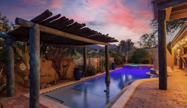 Authentic AZ! Outdoor Paradise with Htd Pool, Spa, Outdoor Kitchen.