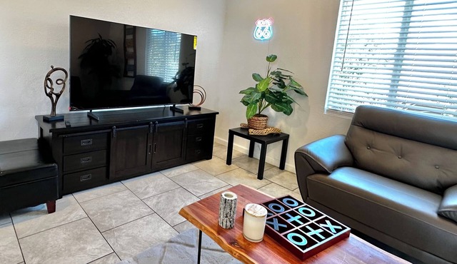 BALLOON FESTIVAL experience ABQ in style newly renovated 2BD/1BA apartment