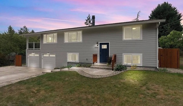 Beach Bungalow w/paddle boards! AC, Rainier views, close to JBLM for military