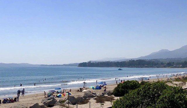 Beach front Sea Loft in Santa Barbara. Weekly discounts. Best beach sunsets!
