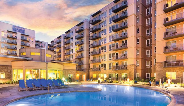 Beachfront! Seaside Condo, 2 Bedroom 2 Bath. Sleeps 6