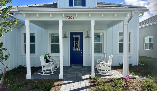 Beachy cottage just minutes from Downtown Naples and the beaches!