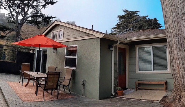 Beautiful Cottage in the quiet hills of Cayucos-minutes from the beach!