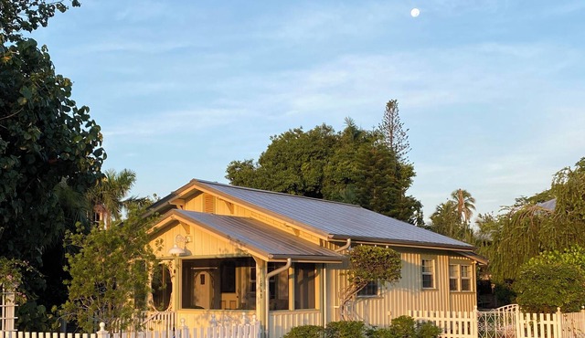 Beautiful Historic 1925 Naples Florida Cottages Walk Downtown