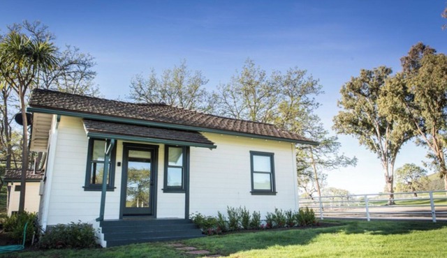 Beautiful quaint cottage farm-stay on private property!