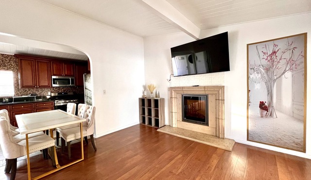 Beautiful vacation home with large backyard, sleeps 6 with Kitchenette
