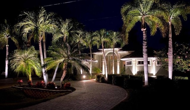 Beautifully maintained 4 bed/2 bath on canal w/pool & sailboat access