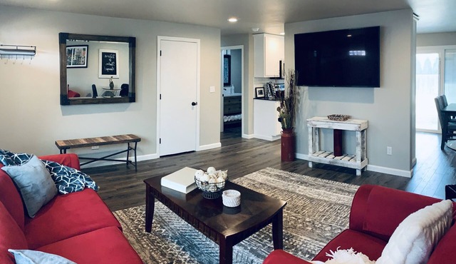 Beautifully remodeled, clean, well-stocked entire home - sleeps 7!